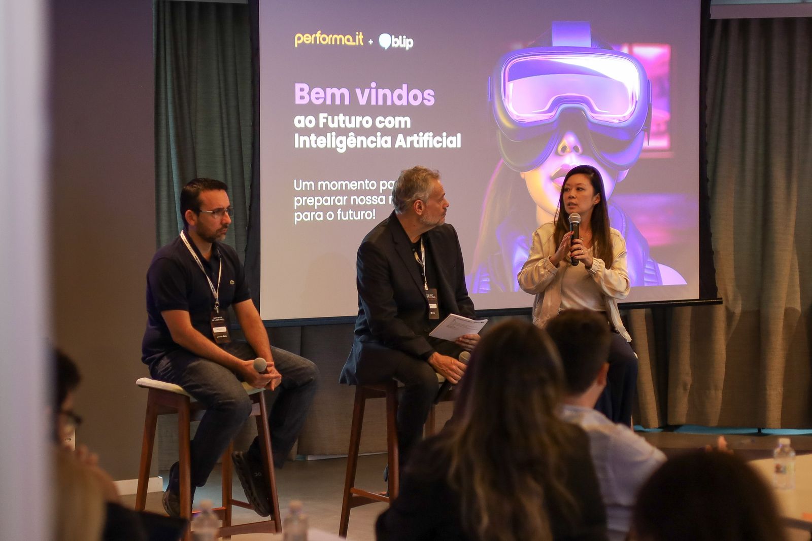 Painel em evento corporativo